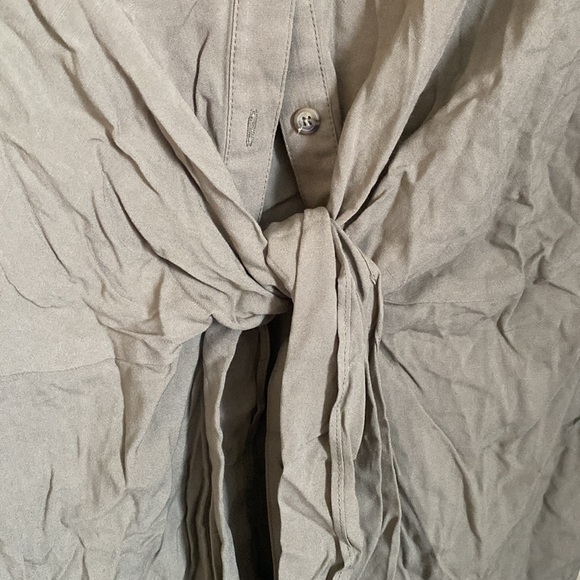 NWT JLUXLABEL Olive Elouise Mid Tie Blouse | Large - Picture 3 of 11